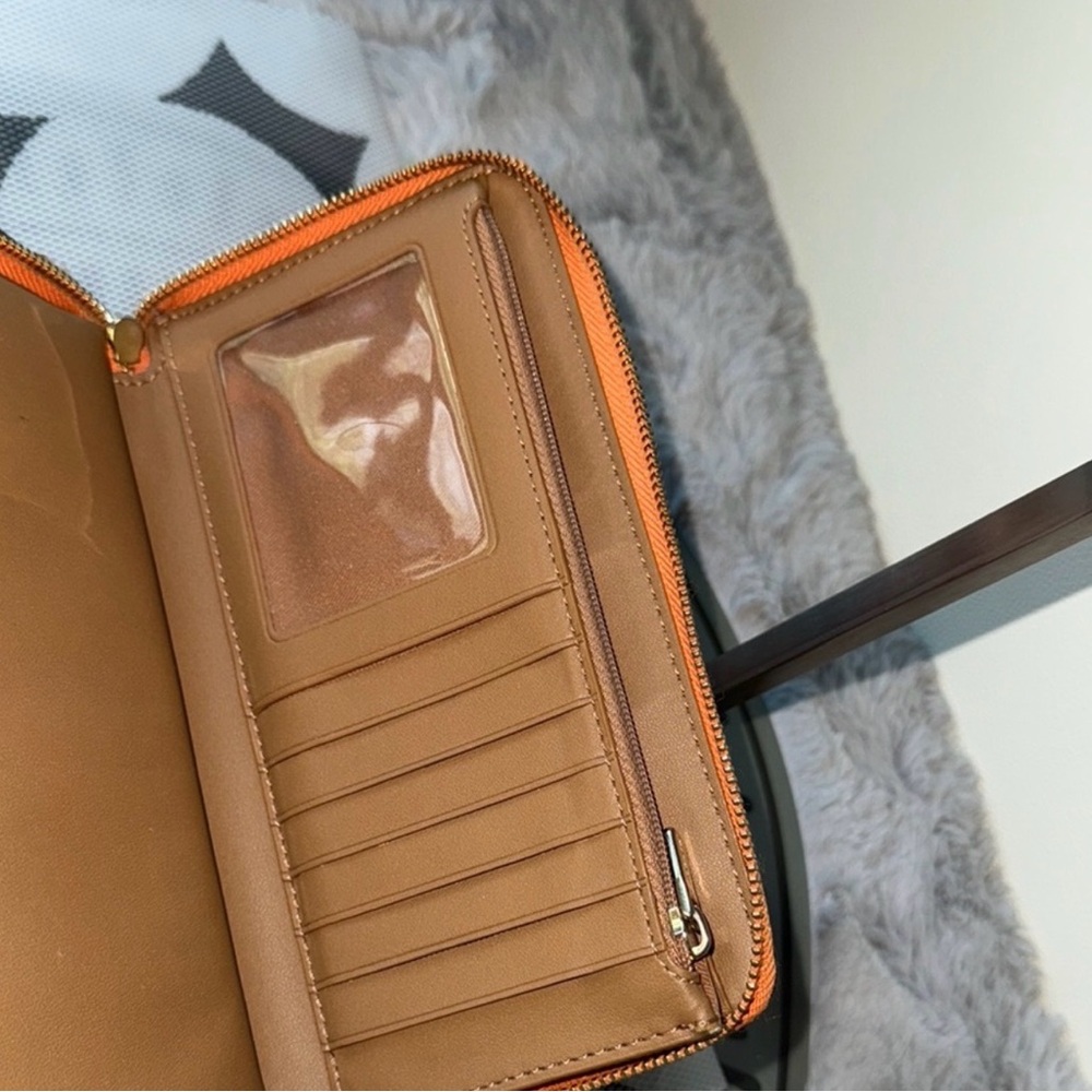 ✨💎EUC💎✨COACH PEBBLED LEATHER LARGE WRISTLET! - Picture 7 of 10